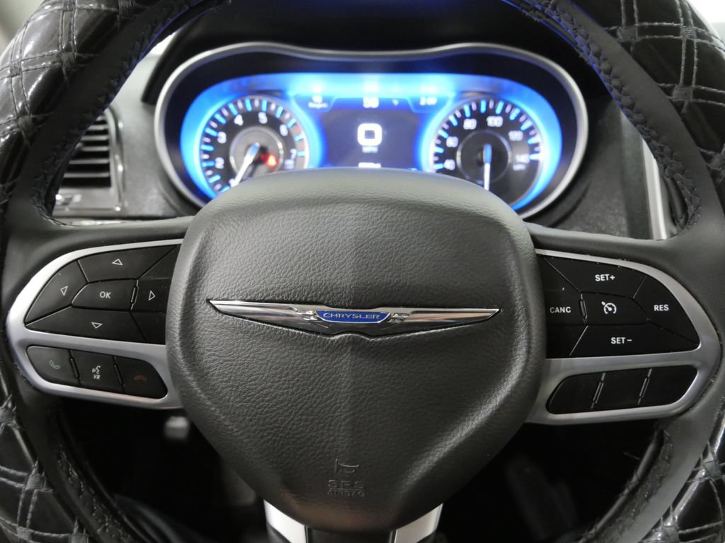 Used 2023 Chrysler 300 Touring RWD image 13