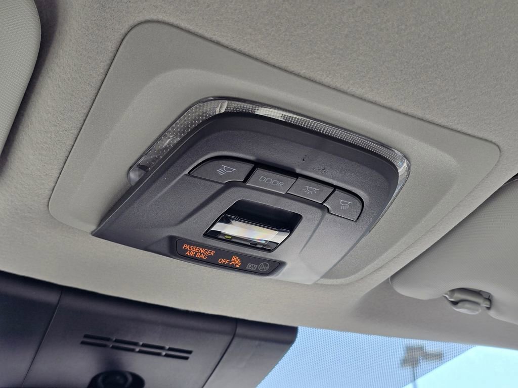 Used 2023 Toyota Corolla Cross L image 32