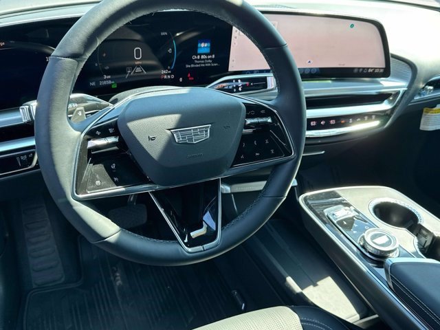 Certified 2024 Cadillac Lyriq Luxury AWD/4WD image 8