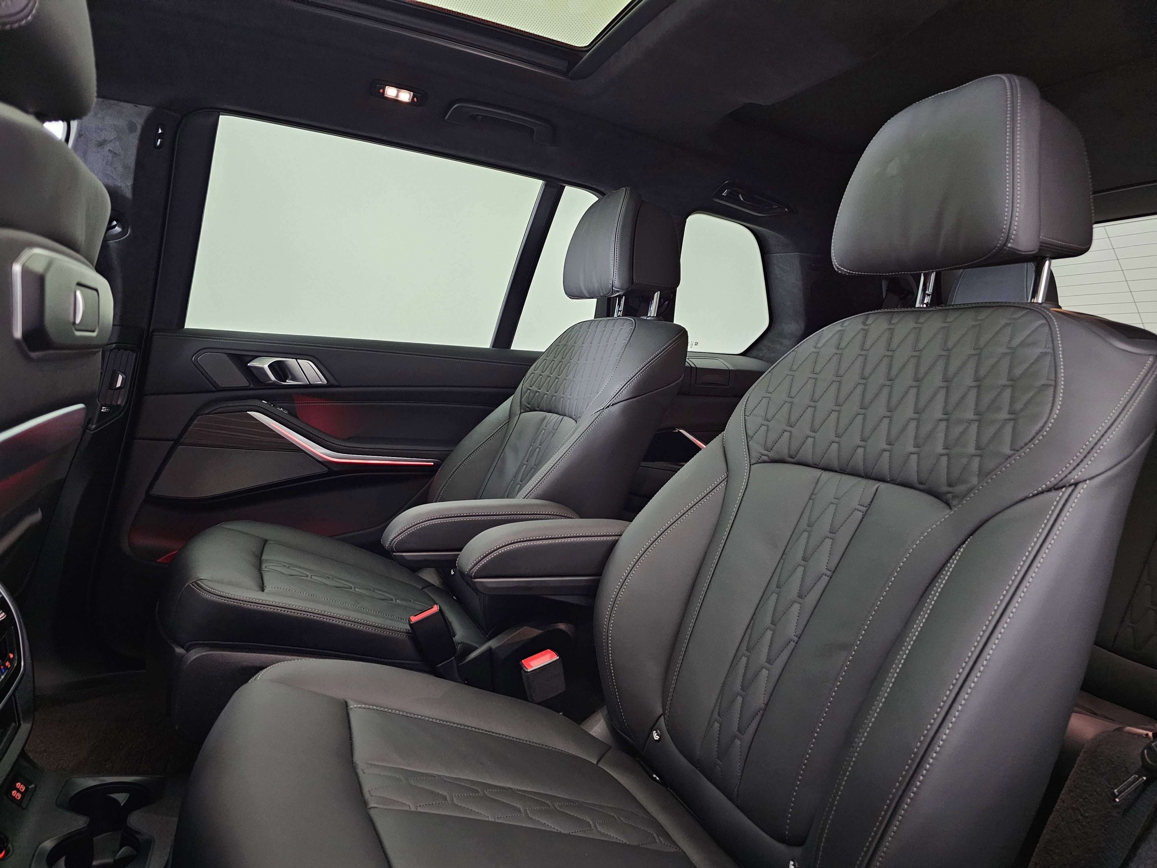 Used 2025 BMW X7 M60i image 24