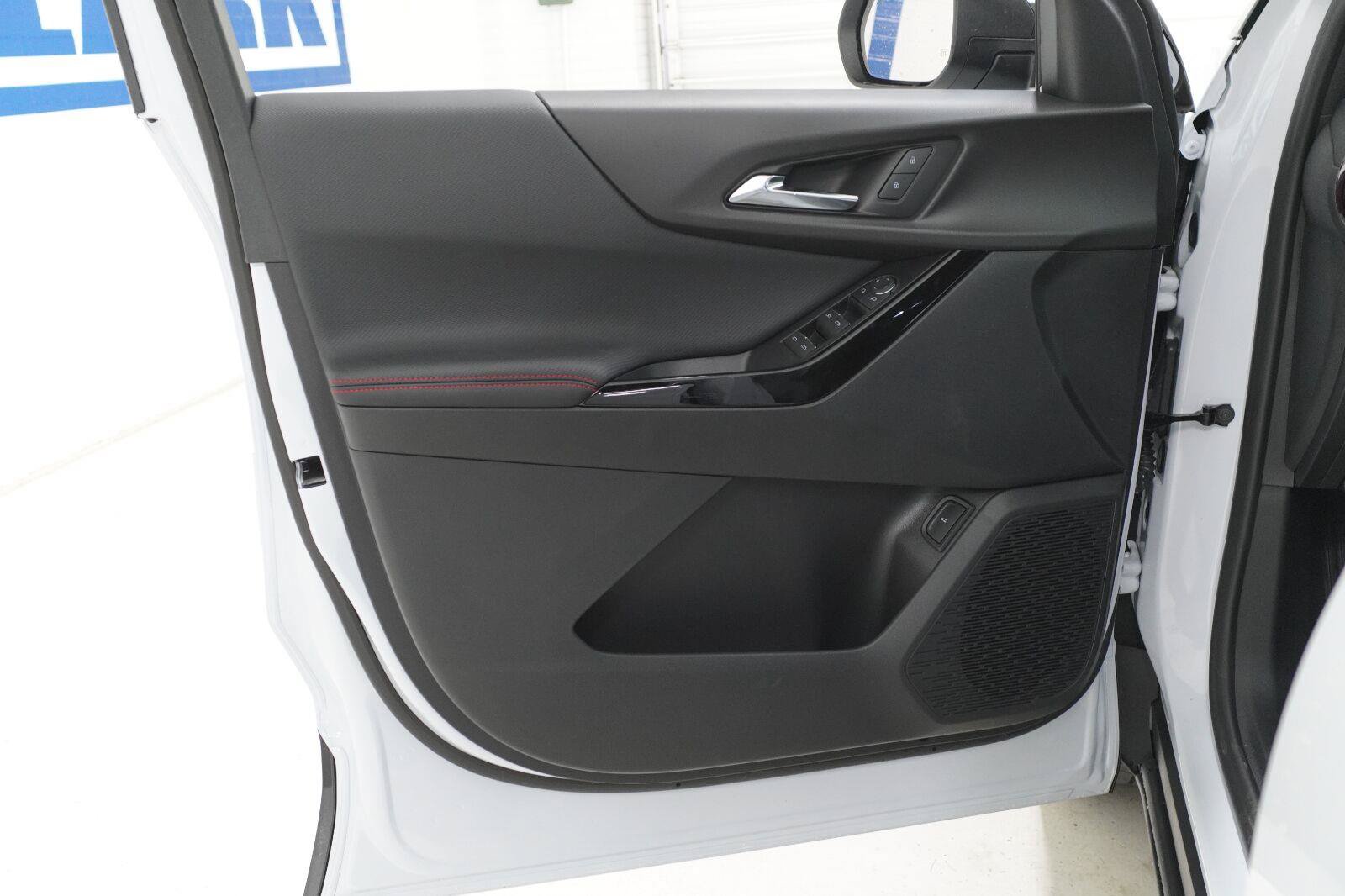 New 2027 Chevrolet Equinox RS w/ LPO, Floor Liner Package FWD image 19