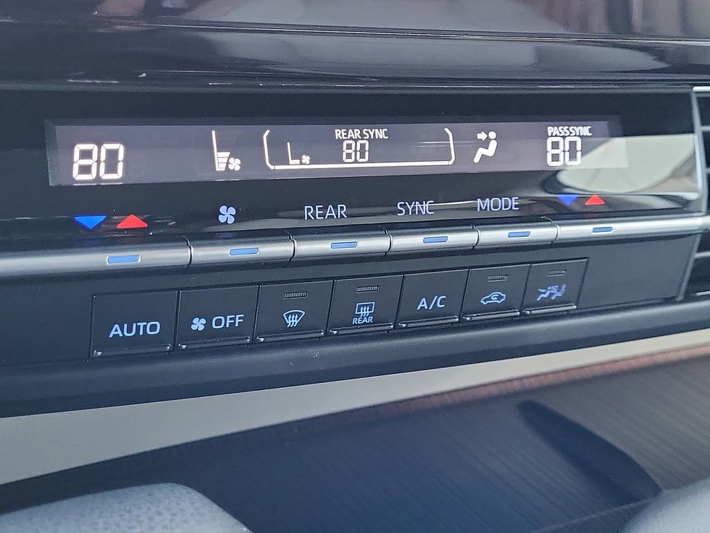 Used 2023 Toyota Sienna LE image 27