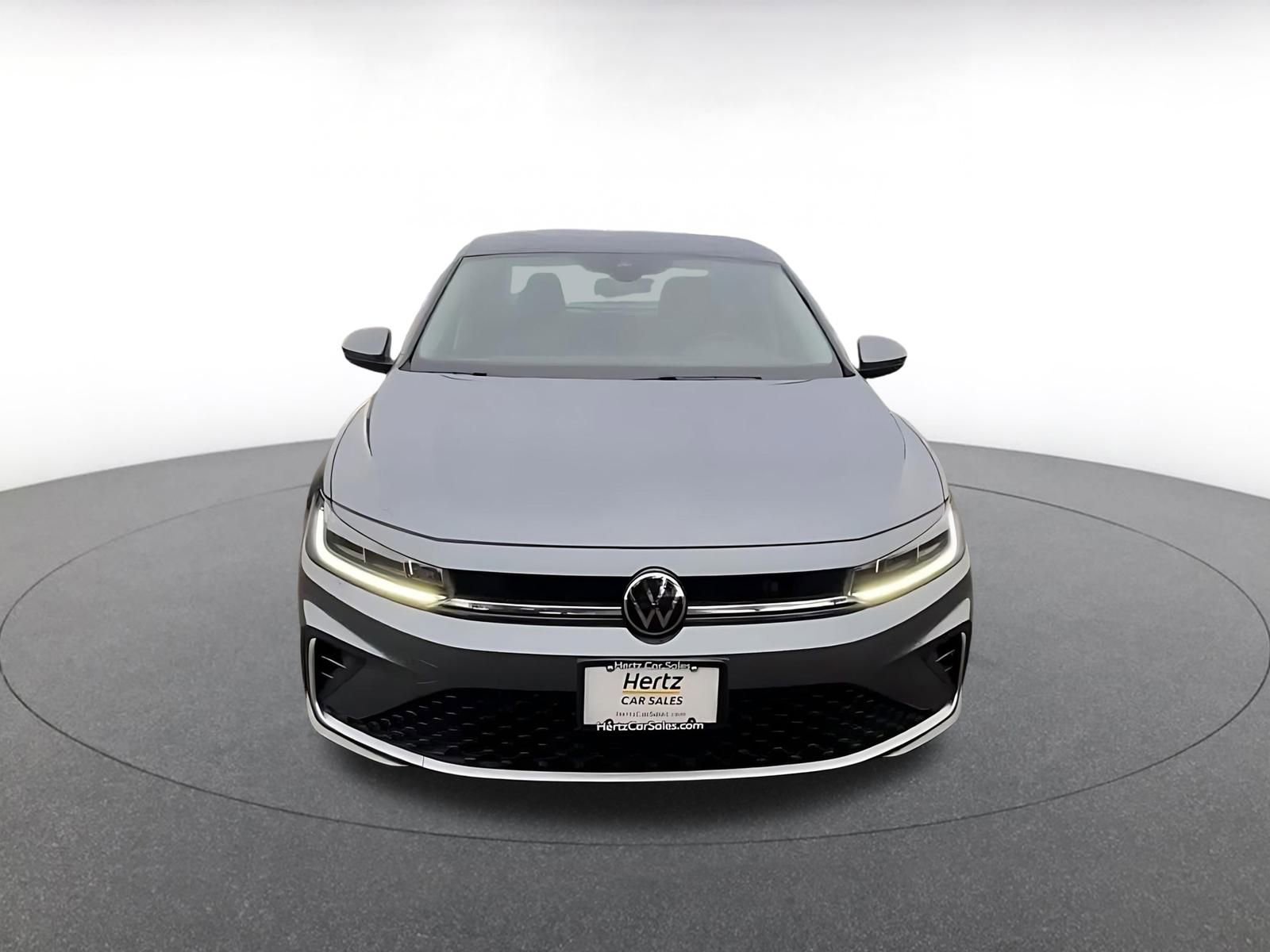 Used 2025 Volkswagen Jetta SE image 4