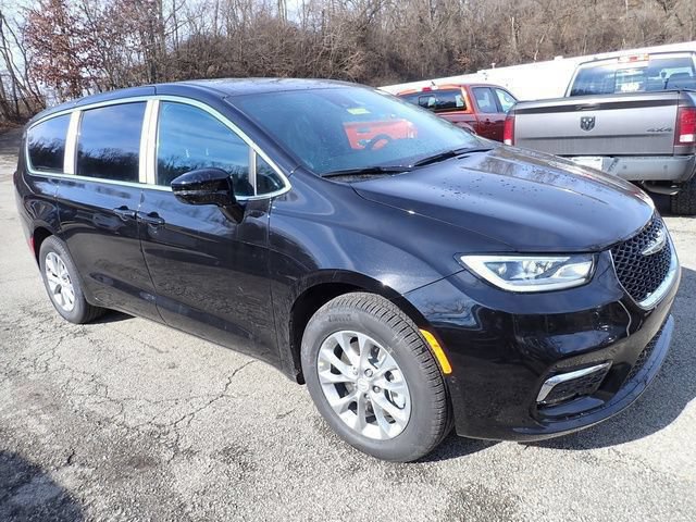 New 2026 Chrysler Pacifica Select AWD/4WD image 9