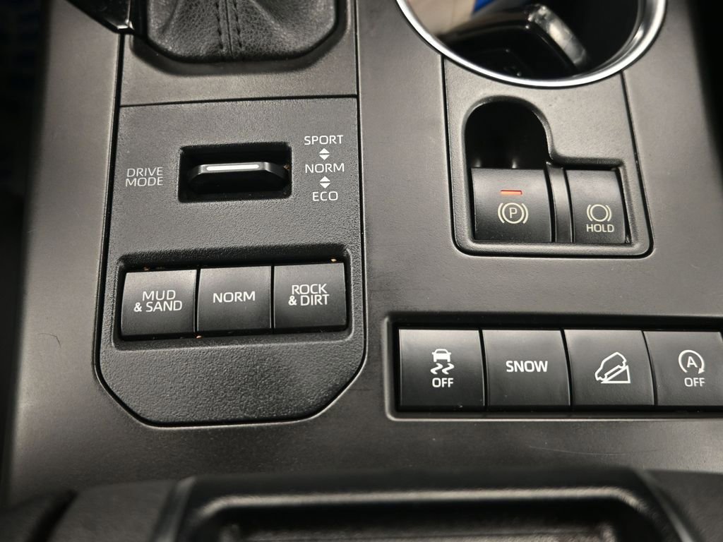 Used 2020 Toyota Highlander LE image 23