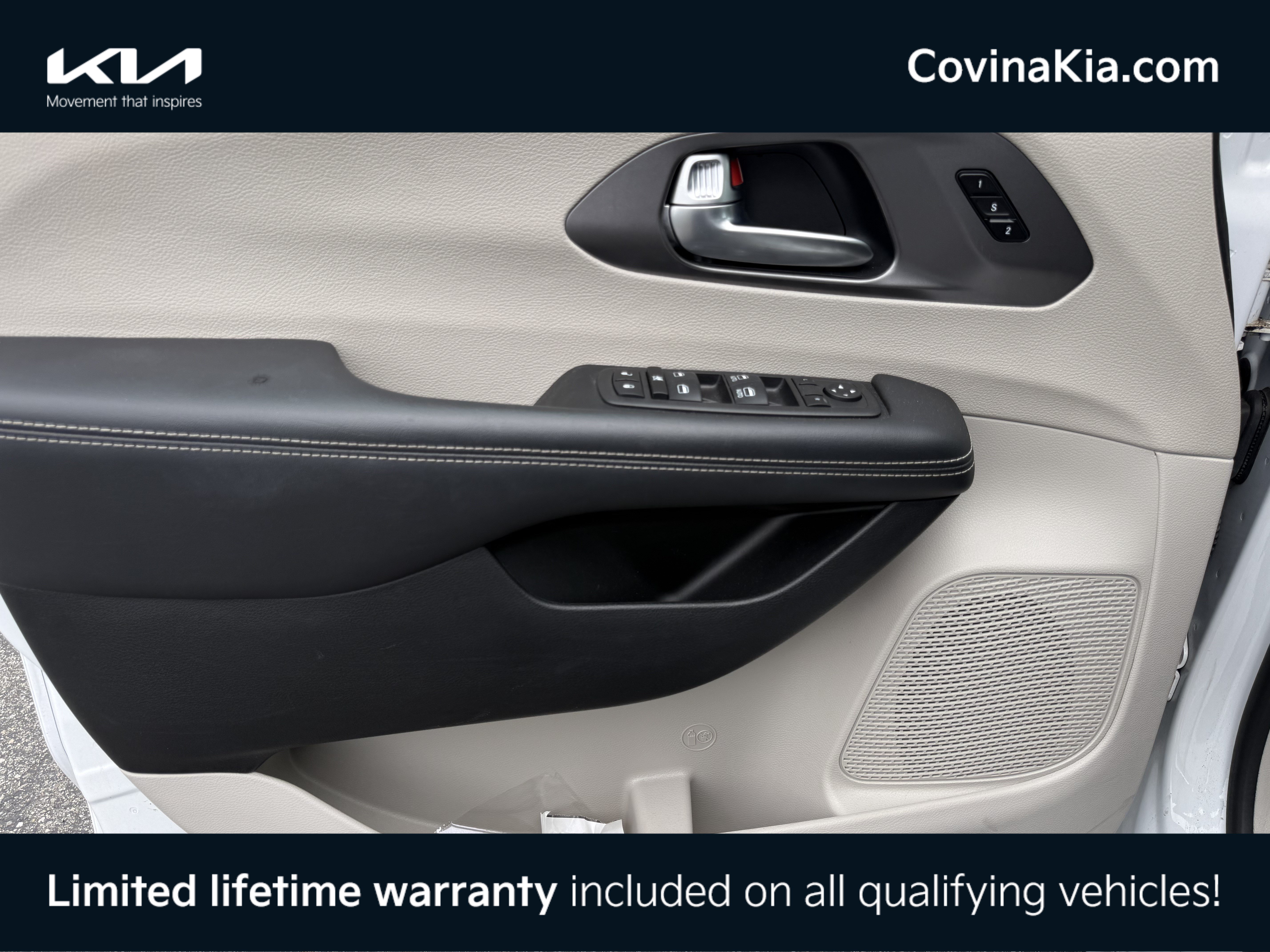Used 2024 Chrysler Pacifica Touring-L FWD image 10
