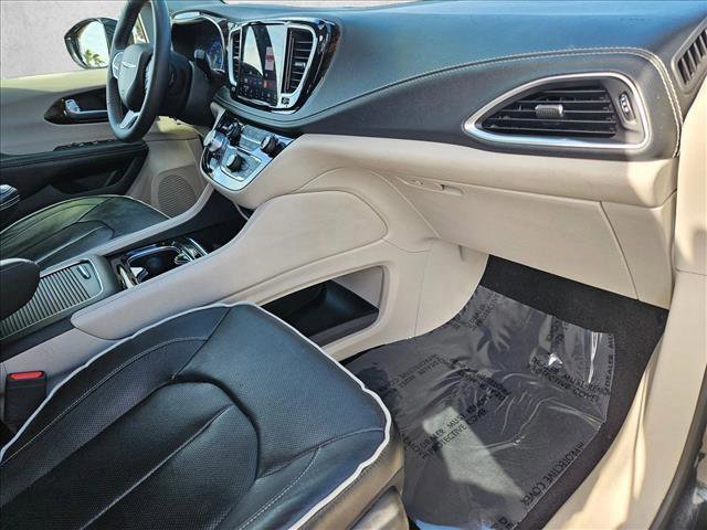 Used 2023 Chrysler Pacifica Limited FWD image 24