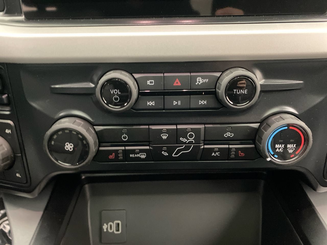 New 2026 Ford F350 XLT w/ XLT Premium Package AWD/4WD image 21