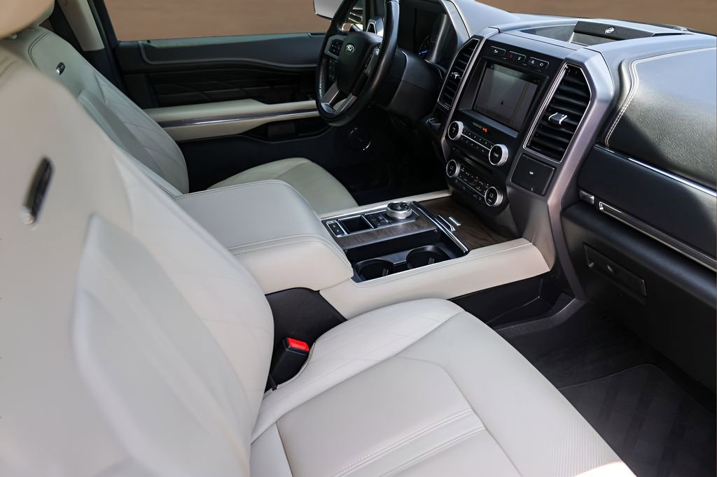 Used 2018 Ford Expedition Platinum RWD image 30