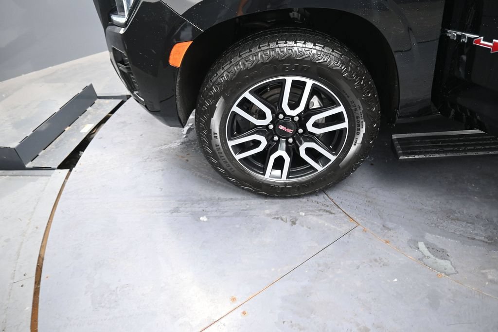 Used 2024 GMC Yukon AT4 w/ AT4 Premium Package AWD/4WD image 15