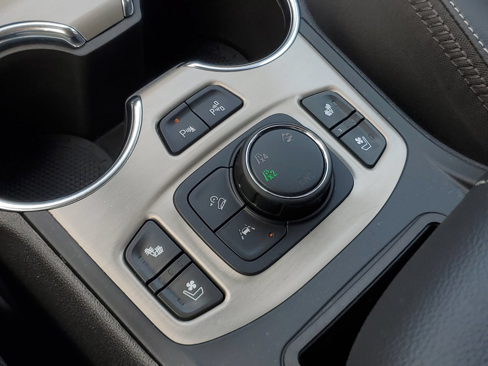 Used 2024 GMC Terrain Denali w/ Denali Premium Package AWD/4WD image 33