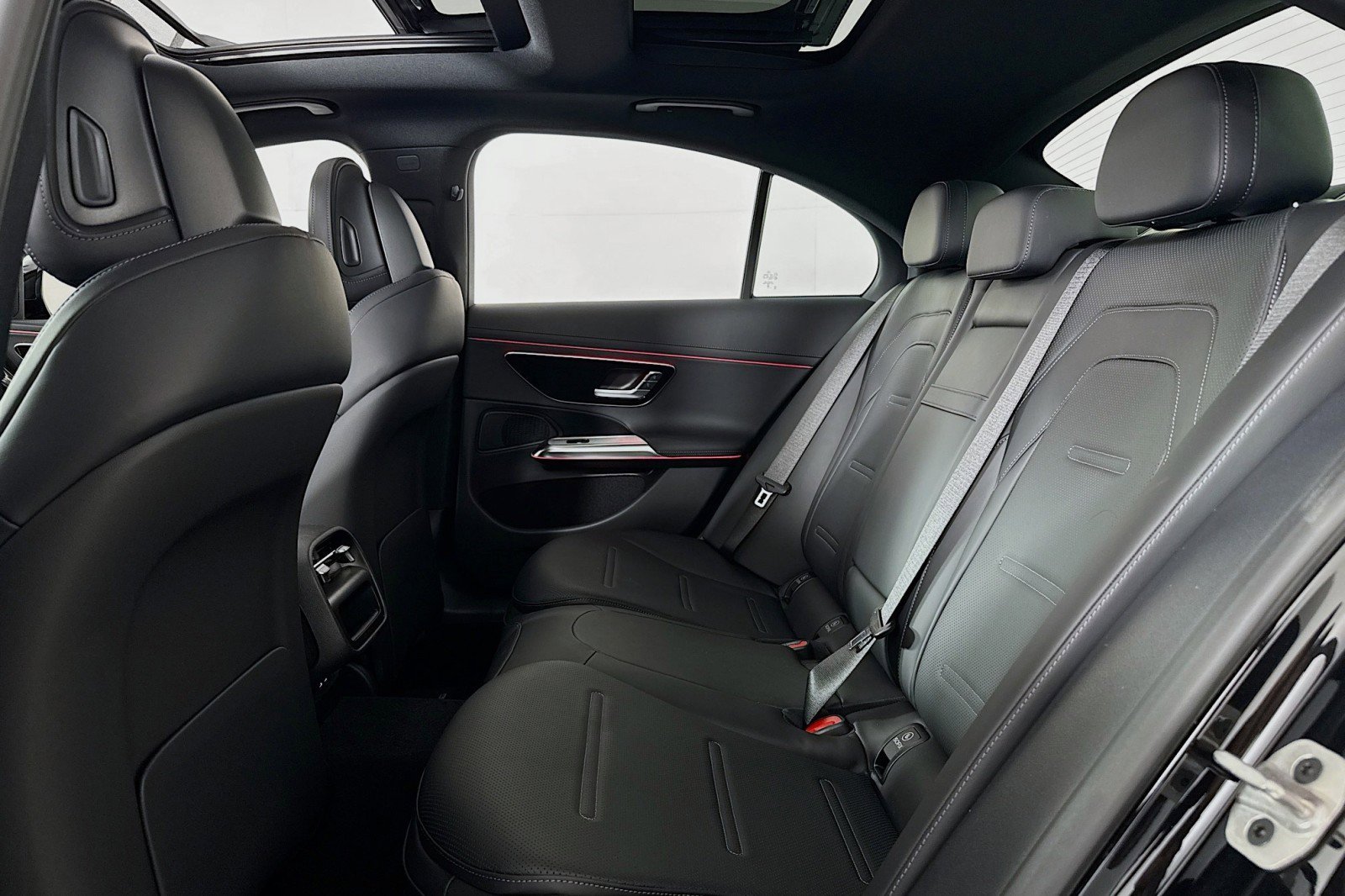 New 2026 Mercedes-Benz E 53 AMG e 4MATIC Sedan image 7