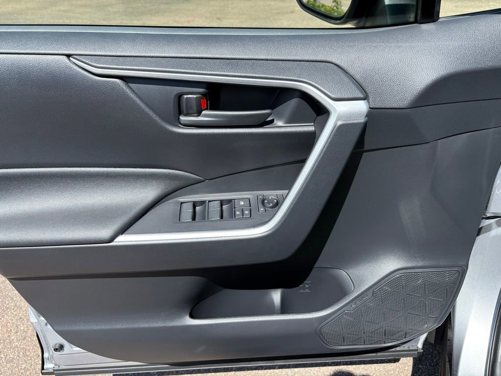 Used 2025 Toyota RAV4 LE image 12