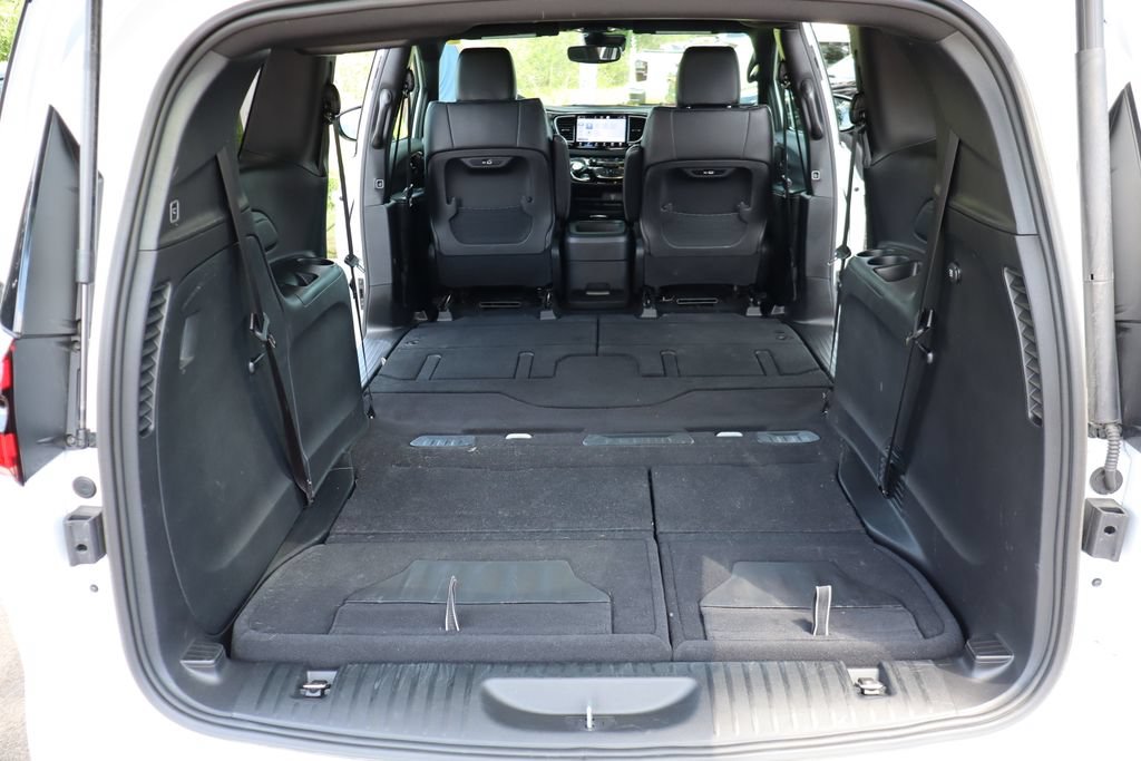 Used 2026 Chrysler Pacifica Select FWD image 36