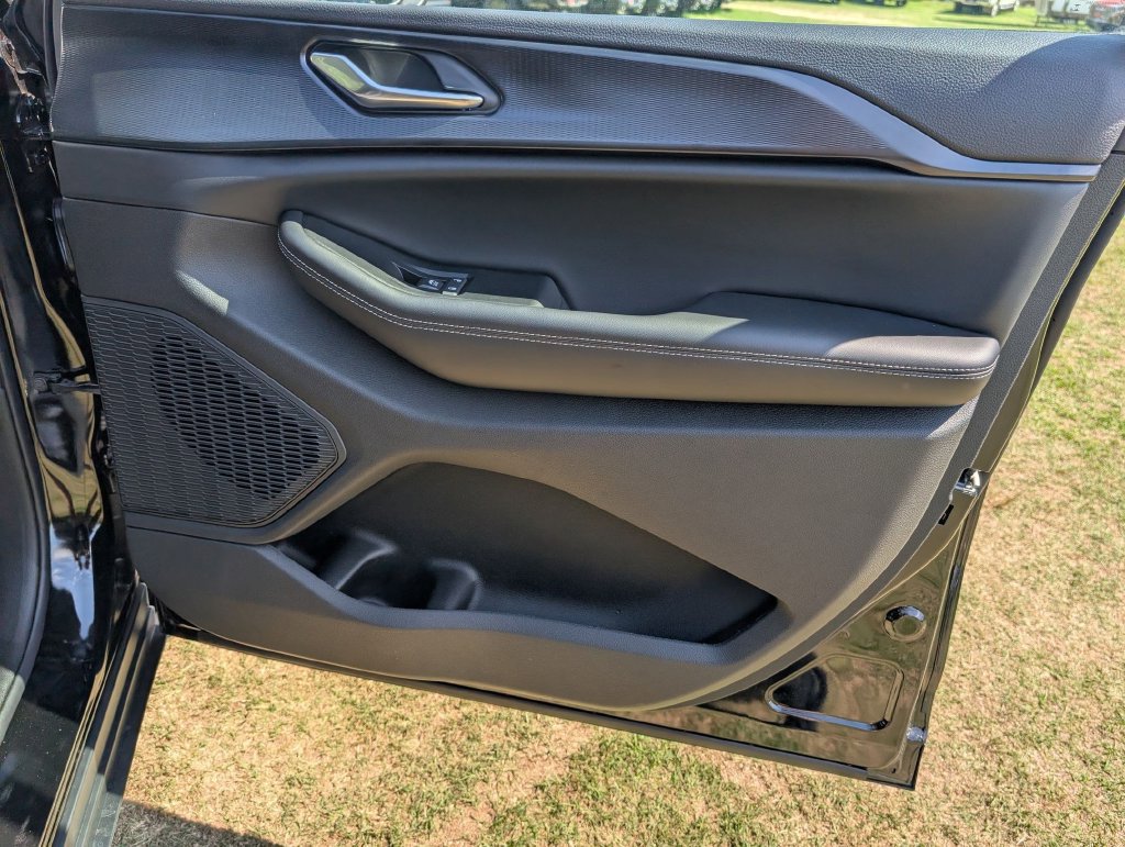 New 2026 Jeep Grand Cherokee Laredo RWD image 30