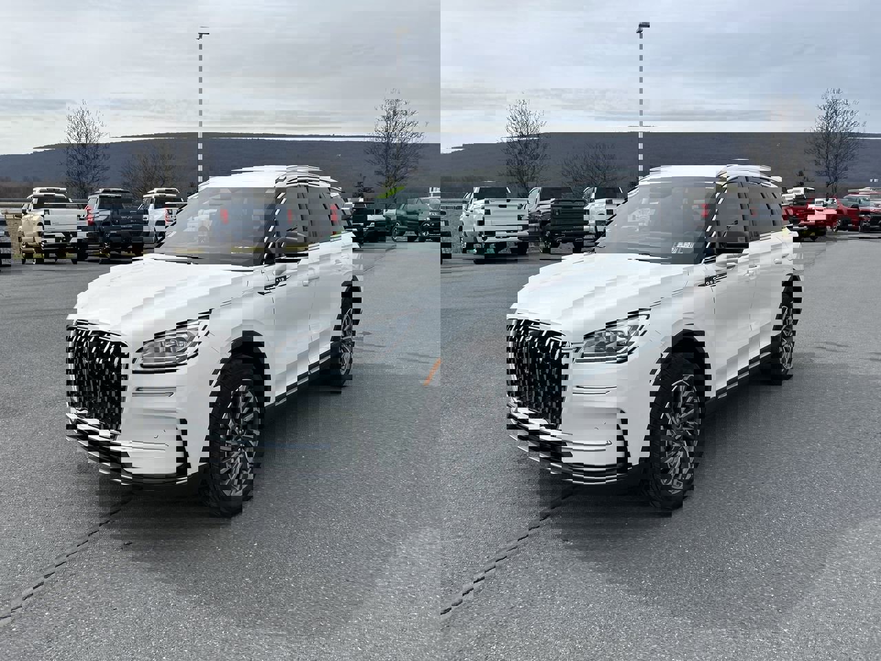 Used 2023 Lincoln Corsair Reserve w/ Equipment Group 201A image 3