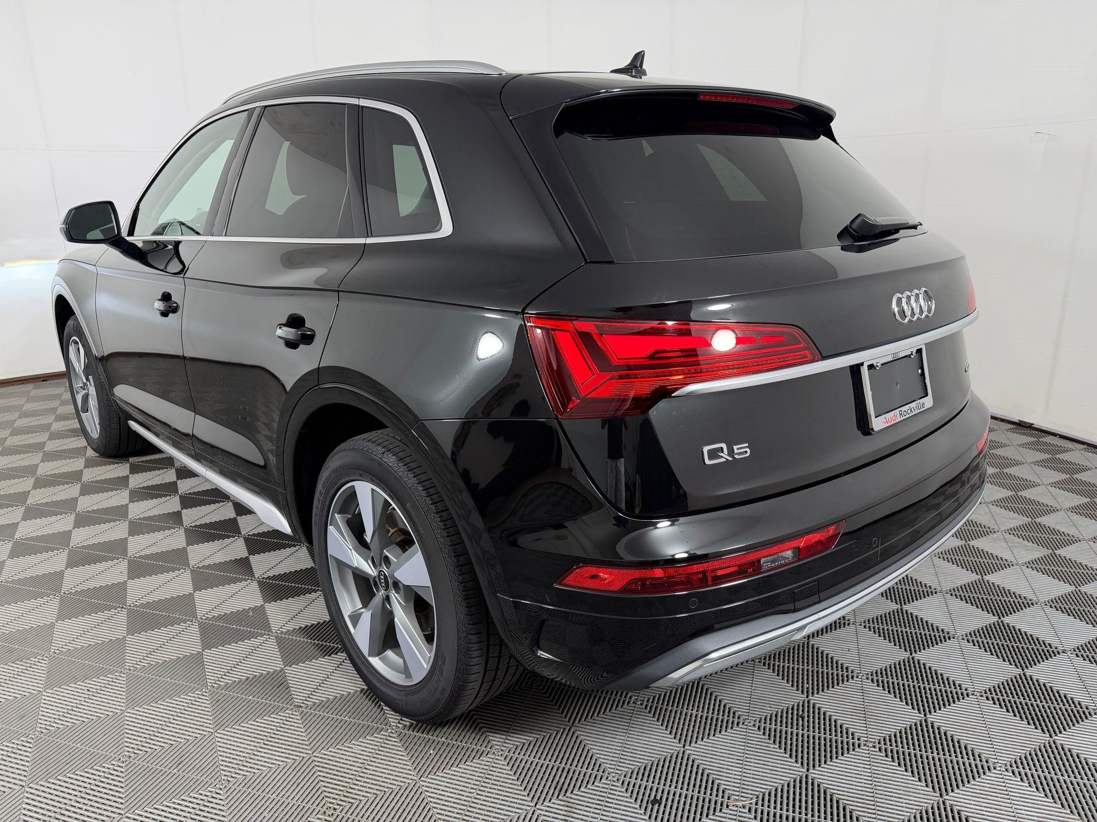 Used 2024 Audi Q5 2.0T Premium AWD/4WD image 3