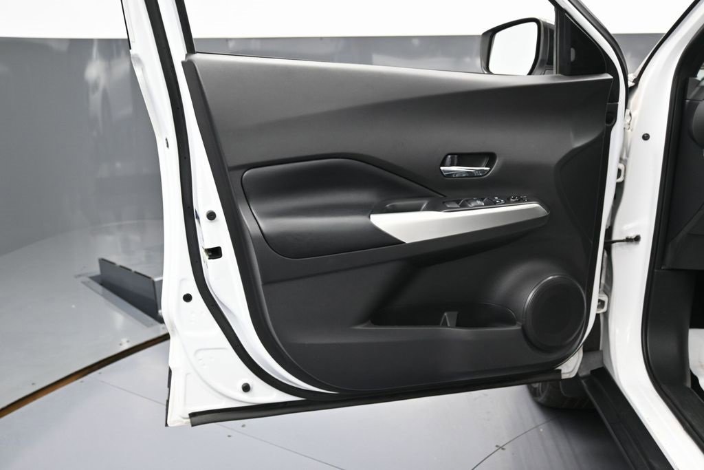Used 2020 Nissan Kicks SR w/ SR Premium Package image 39