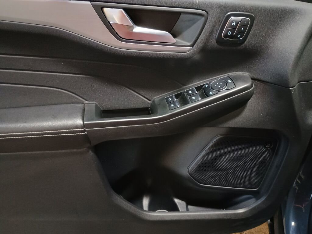 Used 2025 Ford Escape Platinum w/ Premium Technology Package image 6