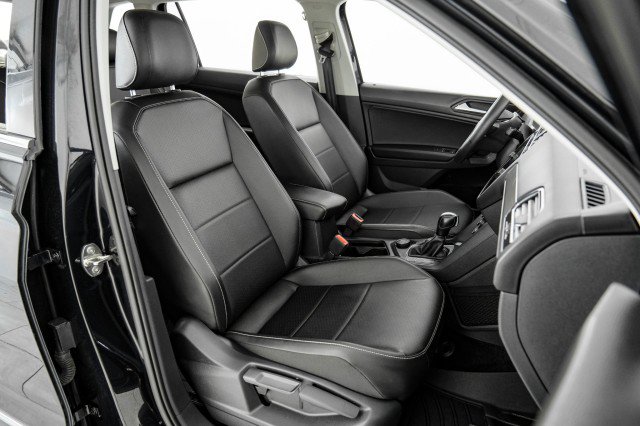 Used 2021 Volkswagen Tiguan SE R-Line AWD/4WD image 35