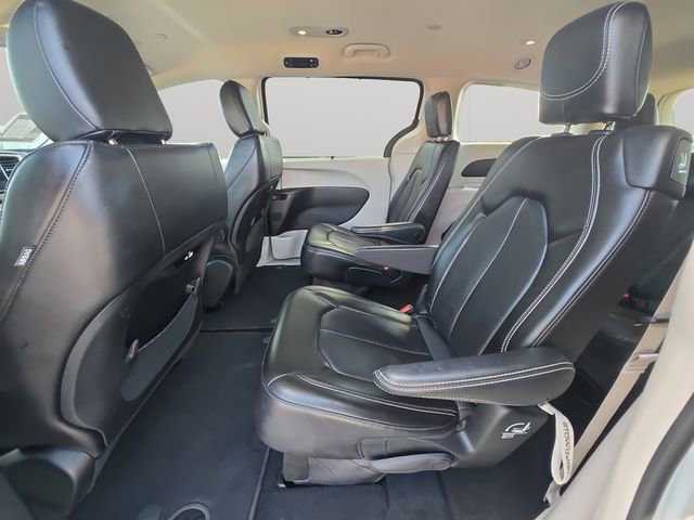 Used 2023 Chrysler Pacifica Touring-L FWD image 12