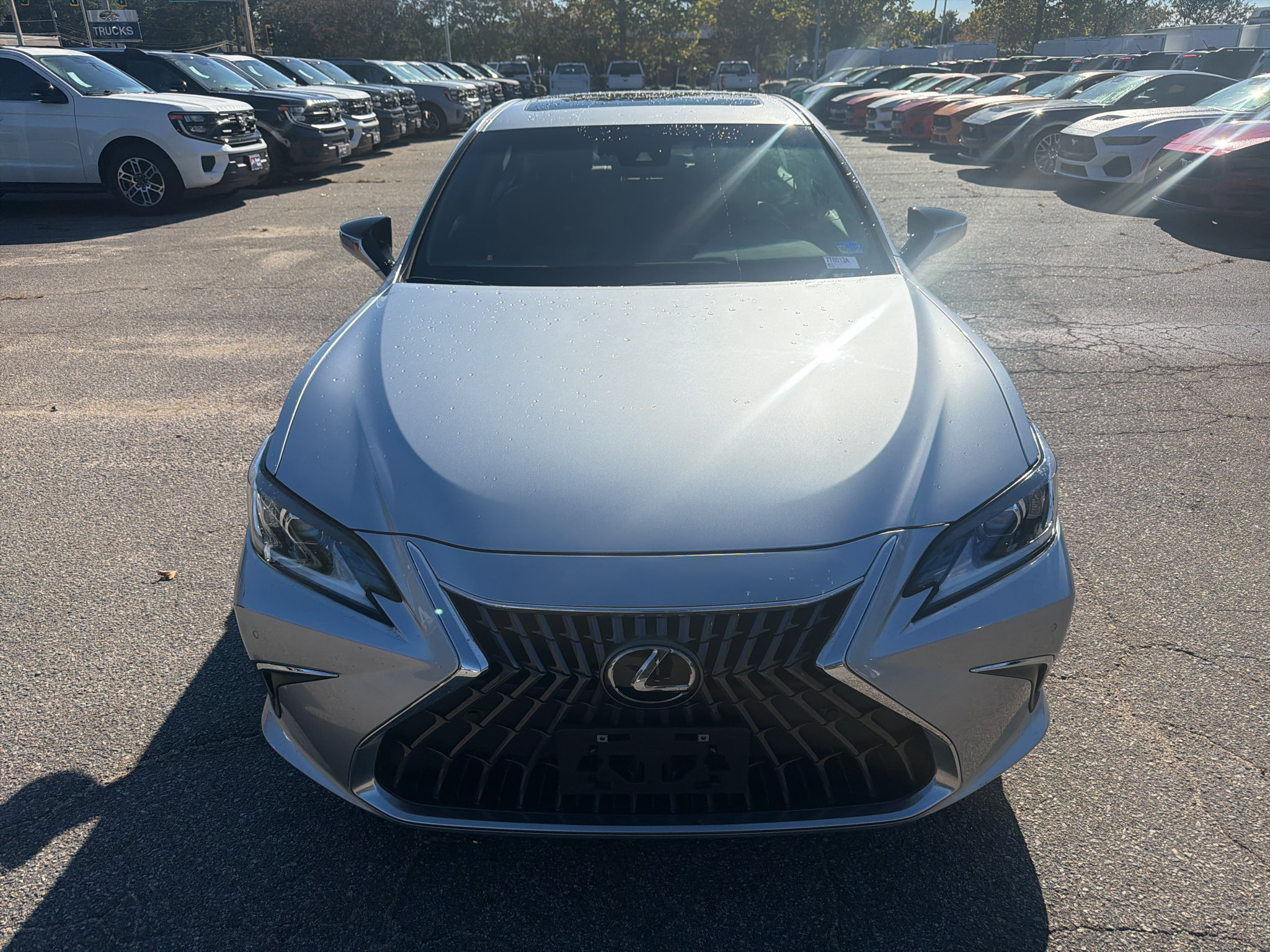 Used 2023 Lexus ES 250 w/ Premium Package AWD/4WD image 2