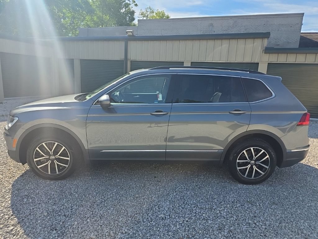 Used 2021 Volkswagen Tiguan SE w/ Panoramic Sunroof Package AWD/4WD image 2
