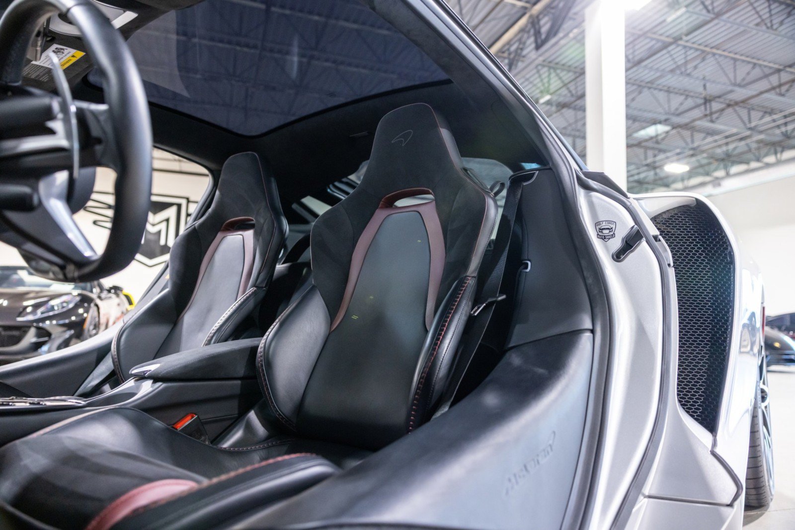 Used 2022 McLaren GT RWD image 32