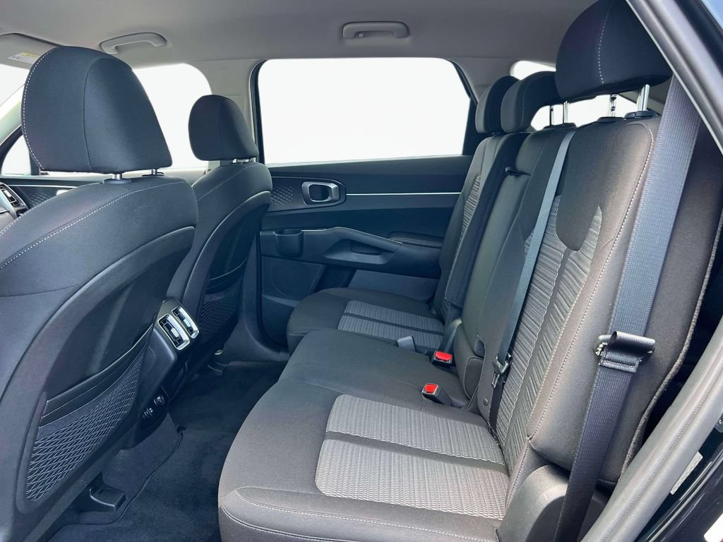 Certified 2023 Kia Sorento LX FWD image 11