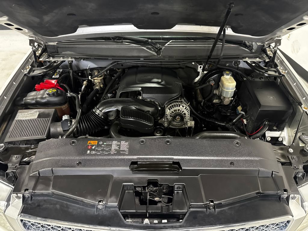 Used 2011 Chevrolet Avalanche LTZ image 11