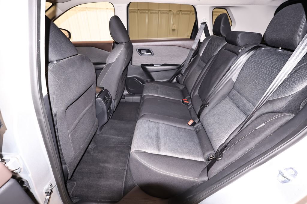 Used 2022 Nissan Rogue SV image 16