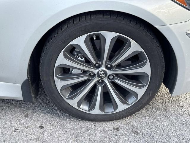 Used 2013 Hyundai Genesis 5.0 R-Spec image 9