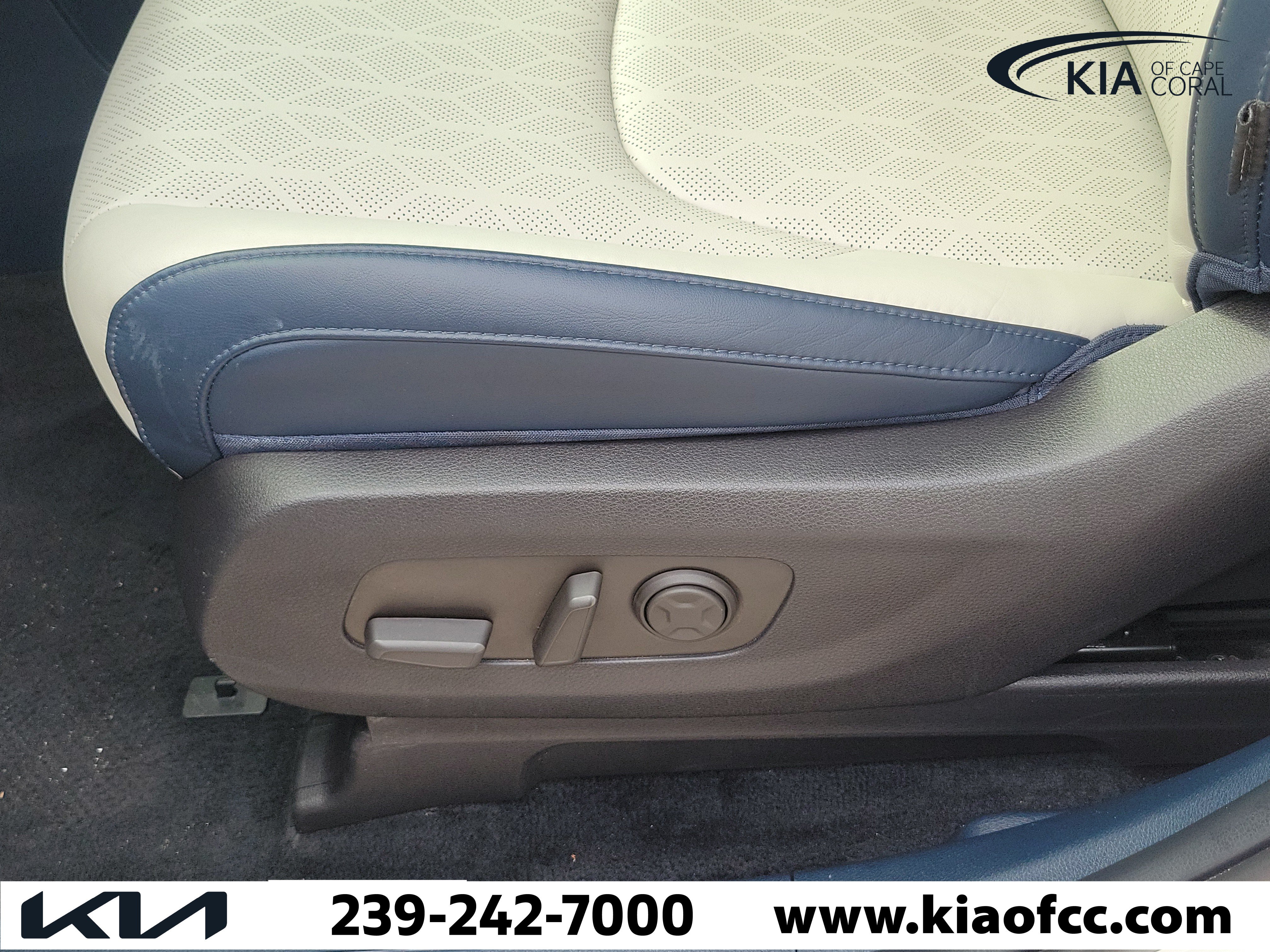 Certified 2025 Kia Carnival EX FWD image 28