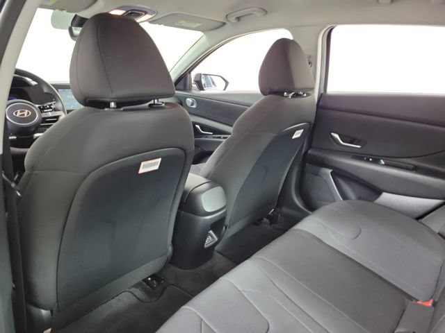 Used 2025 Hyundai Elantra SE FWD image 11