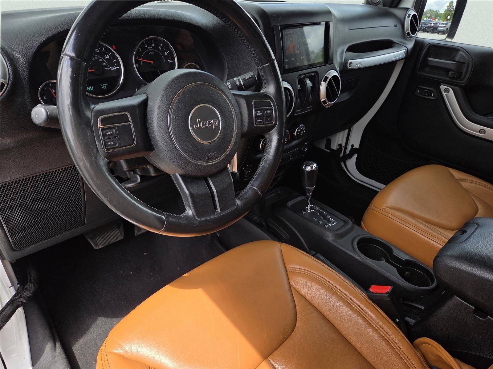 Used 2014 Jeep Wrangler Sahara AWD/4WD image 9