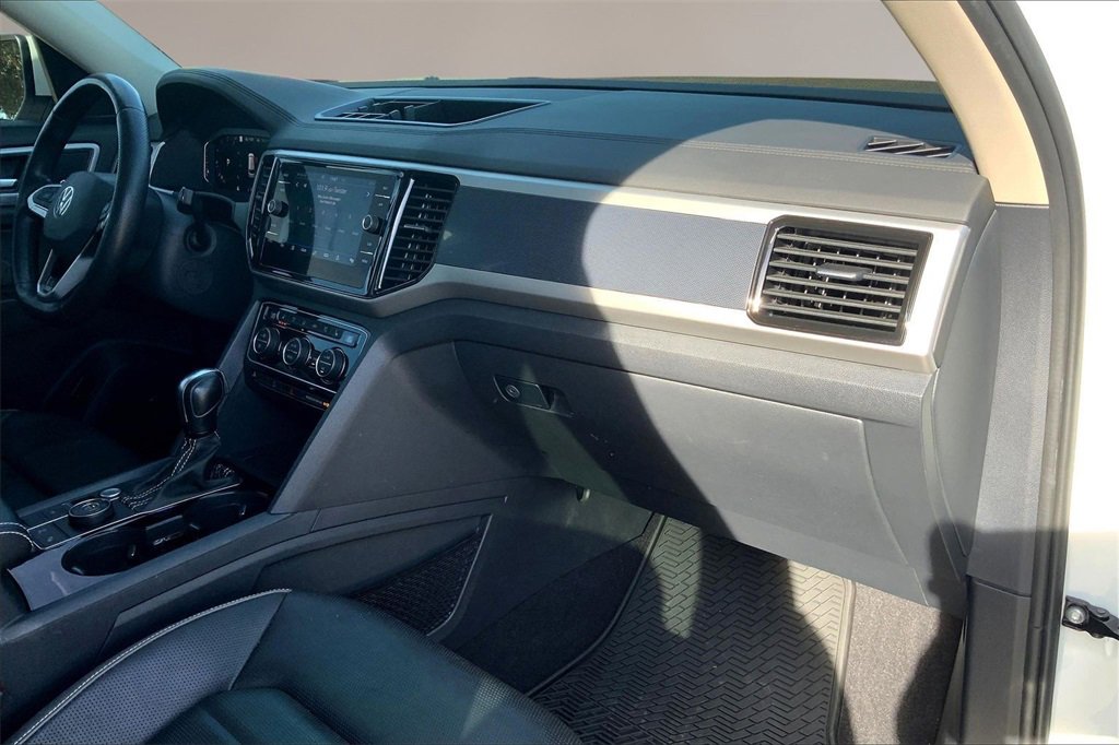 Used 2022 Volkswagen Atlas SEL Premium image 17