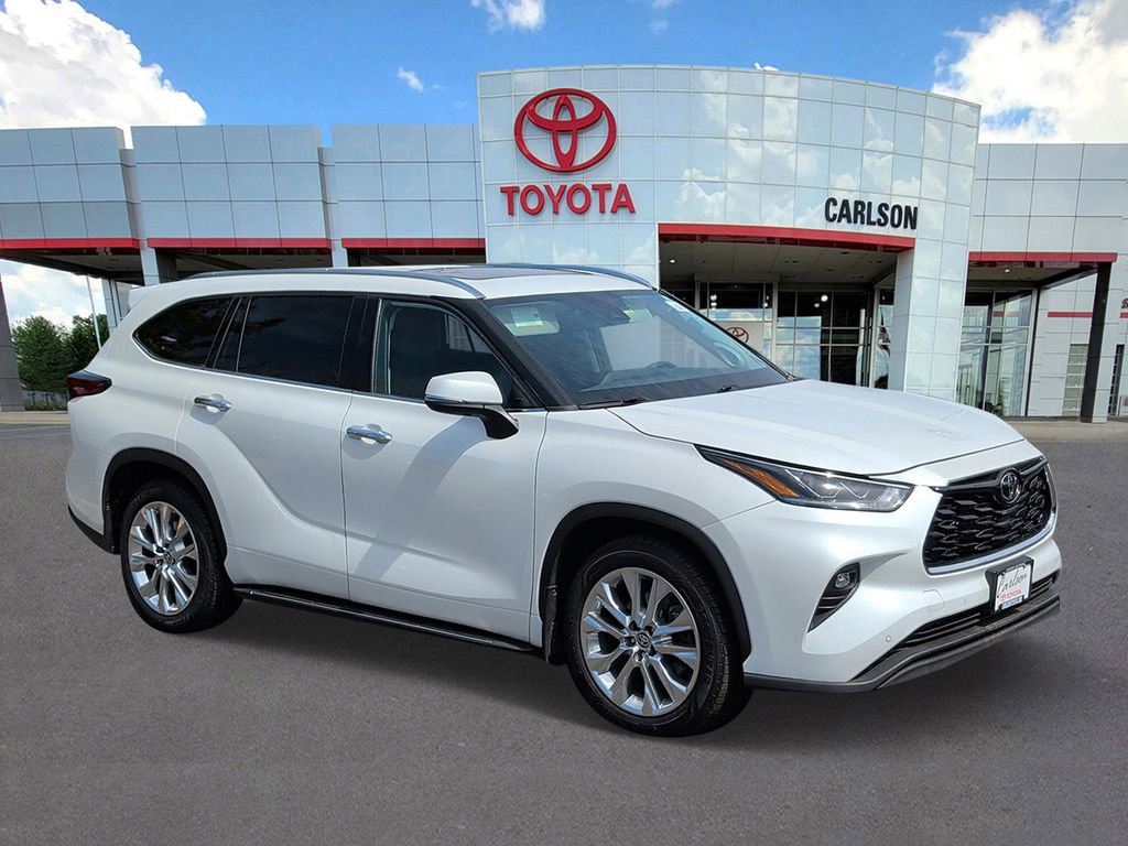 Used 2023 Toyota Highlander Limited image 2