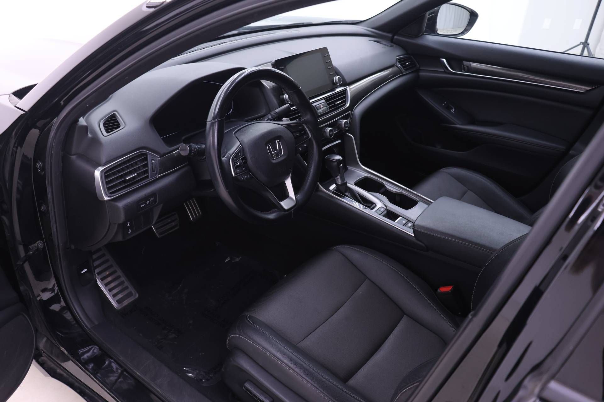 Used 2019 Honda Accord Sport image 3