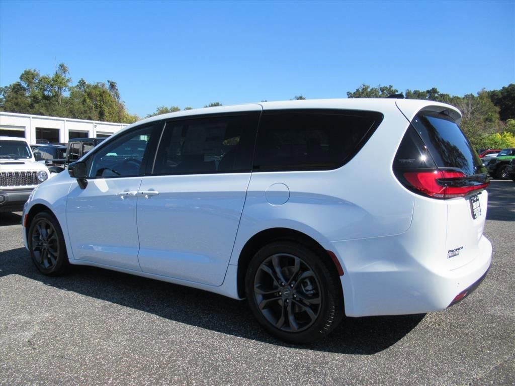 New 2026 Chrysler Pacifica Select FWD image 4