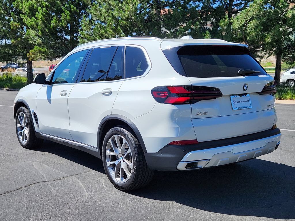 Used 2024 BMW X5 xDrive40i AWD/4WD image 3