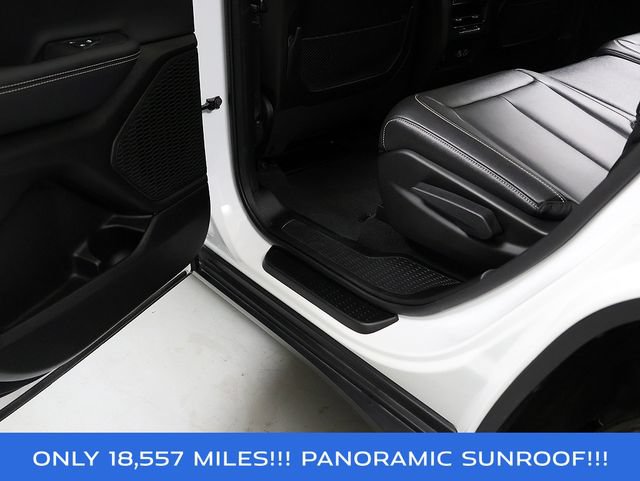 Used 2023 Jeep Grand Cherokee L Limited AWD/4WD image 29