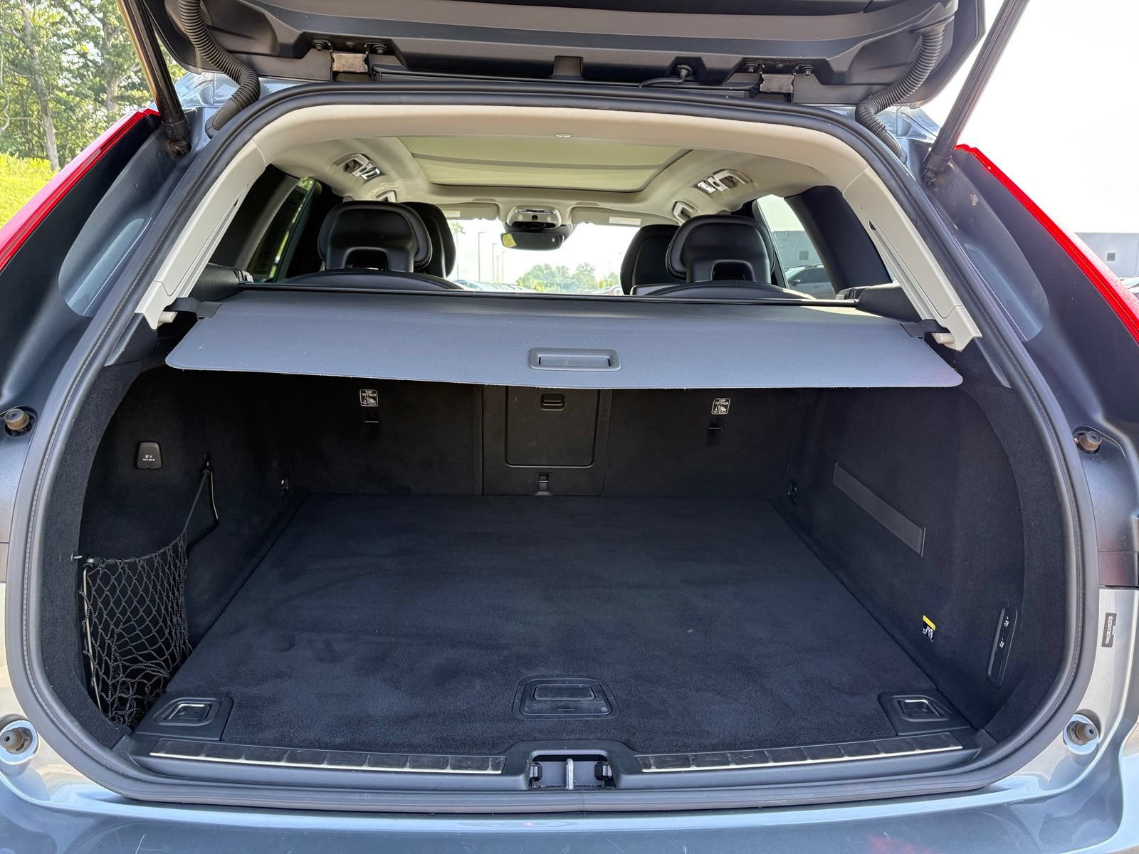 Used 2018 Volvo XC60 T6 Inscription w/ Luxury Seat Package AWD/4WD image 12