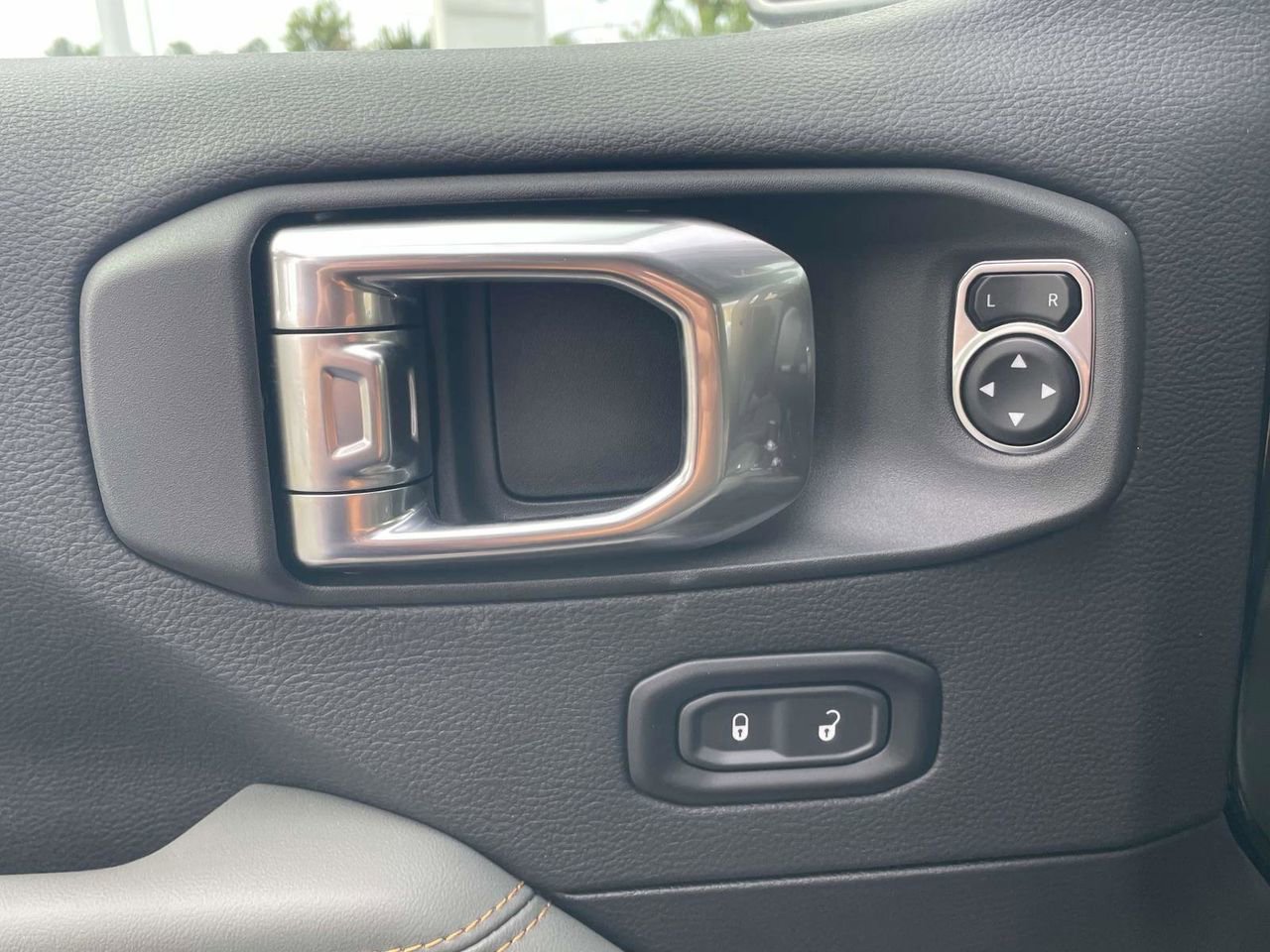 New 2025 Jeep Gladiator Mojave w/ Safety Group image 28