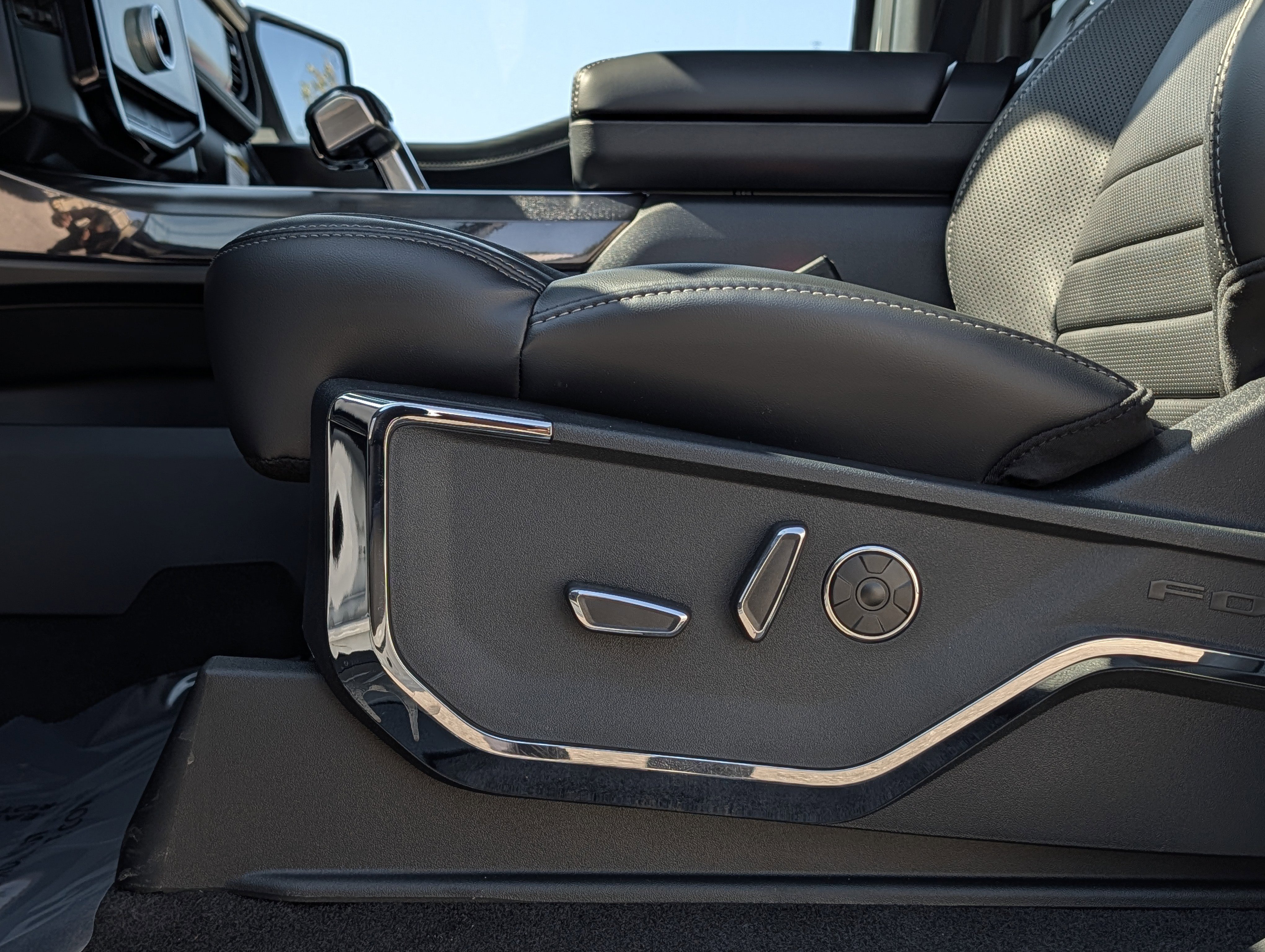 New 2025 Ford F150 Lightning Platinum w/ Dark Elements Package image 24