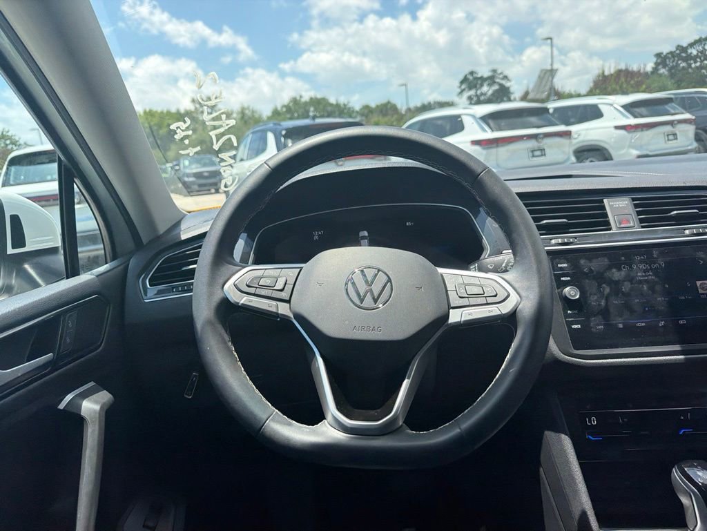 Used 2023 Volkswagen Tiguan SE FWD image 11
