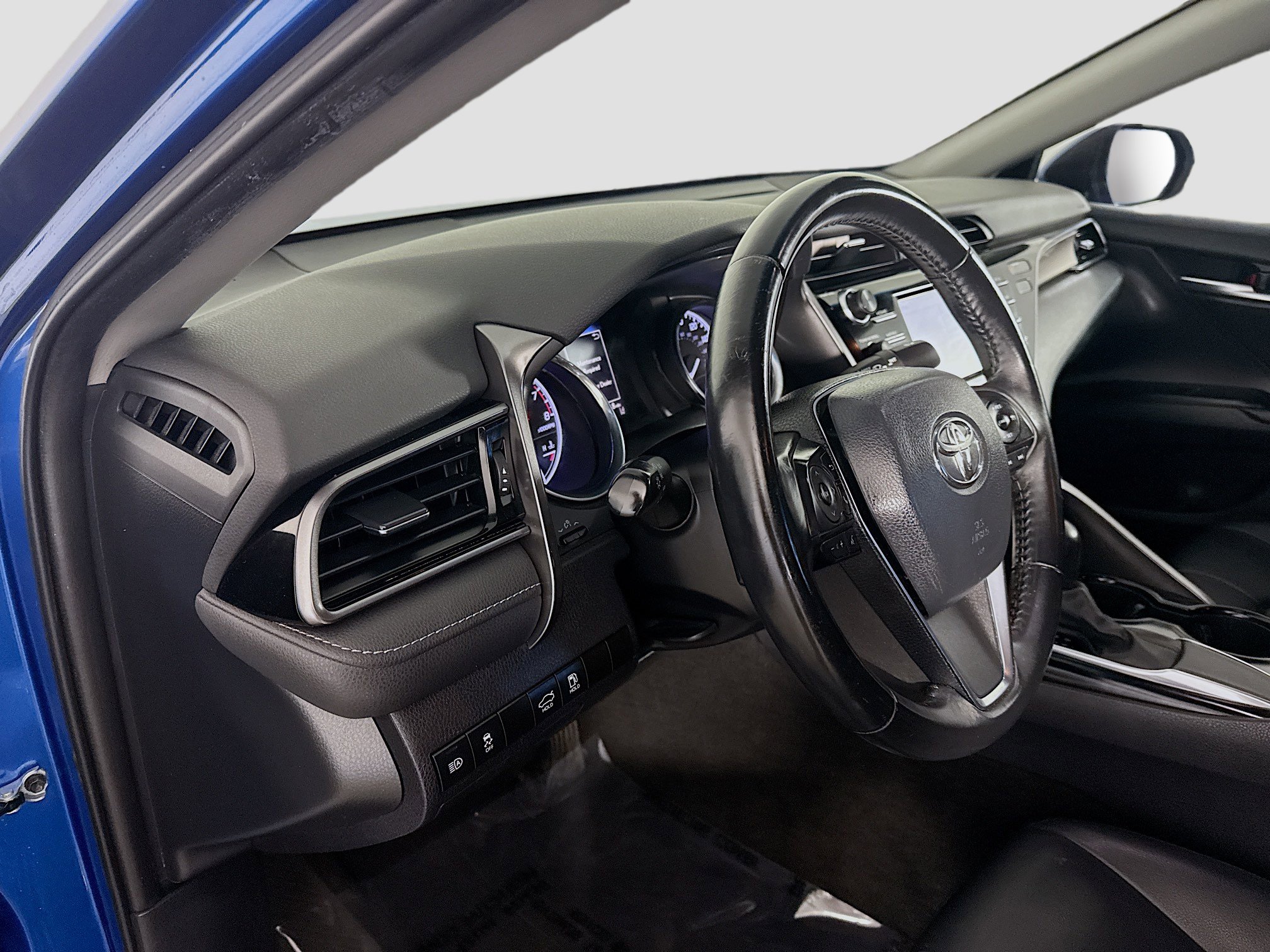 Used 2020 Toyota Camry SE w/ Carpet Mat Package image 22