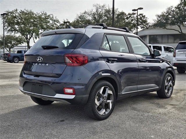 Used 2021 Hyundai Venue image 4