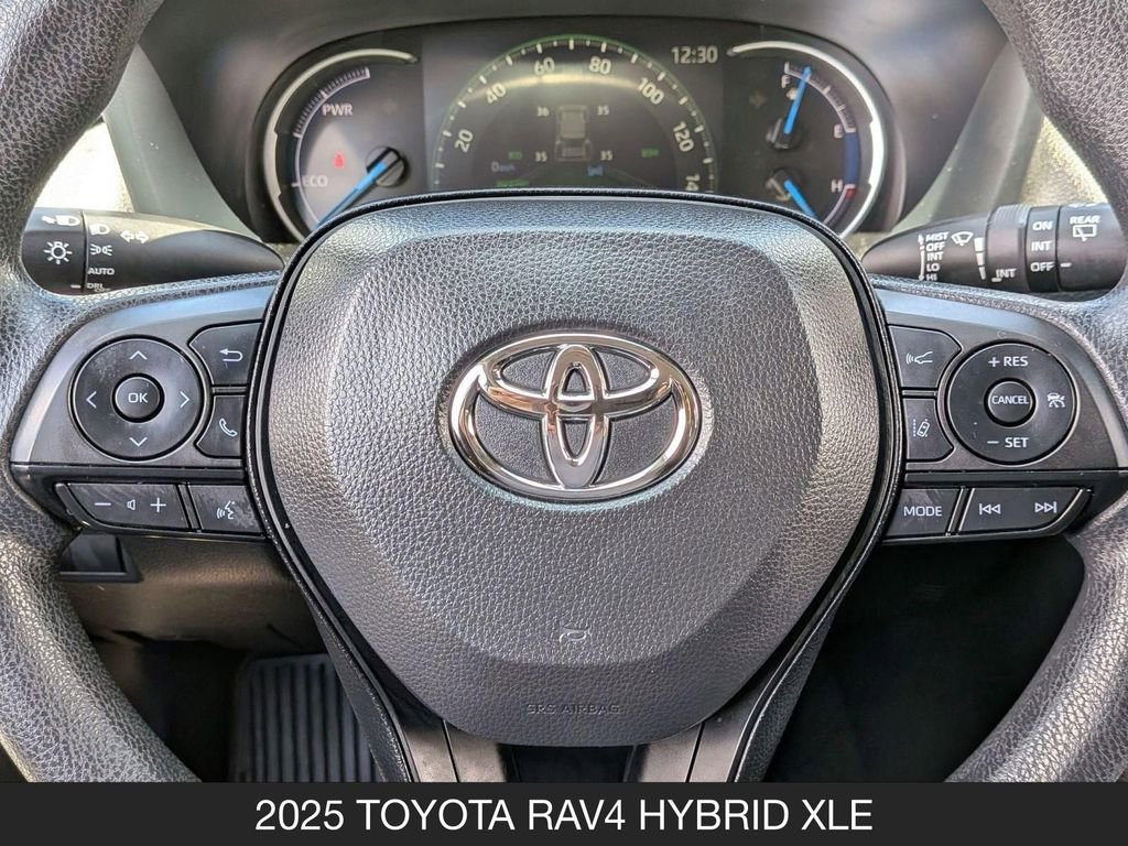 Used 2025 Toyota RAV4 XLE AWD/4WD image 12