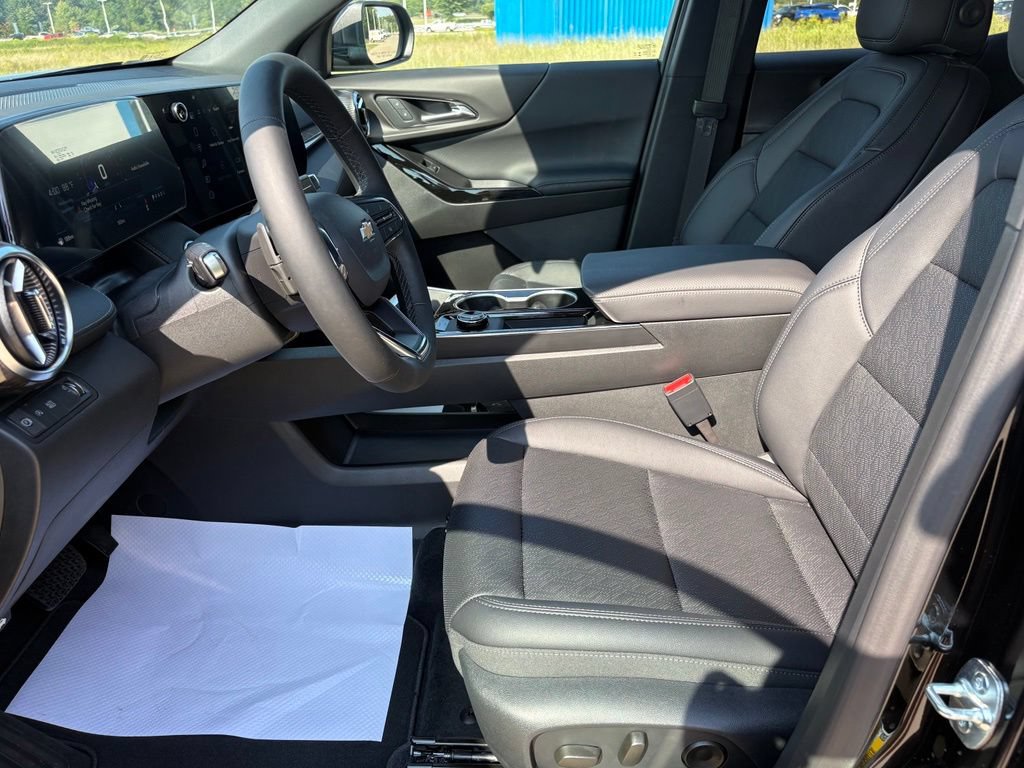 New 2027 Chevrolet Equinox LT w/ Convenience Package II FWD image 16