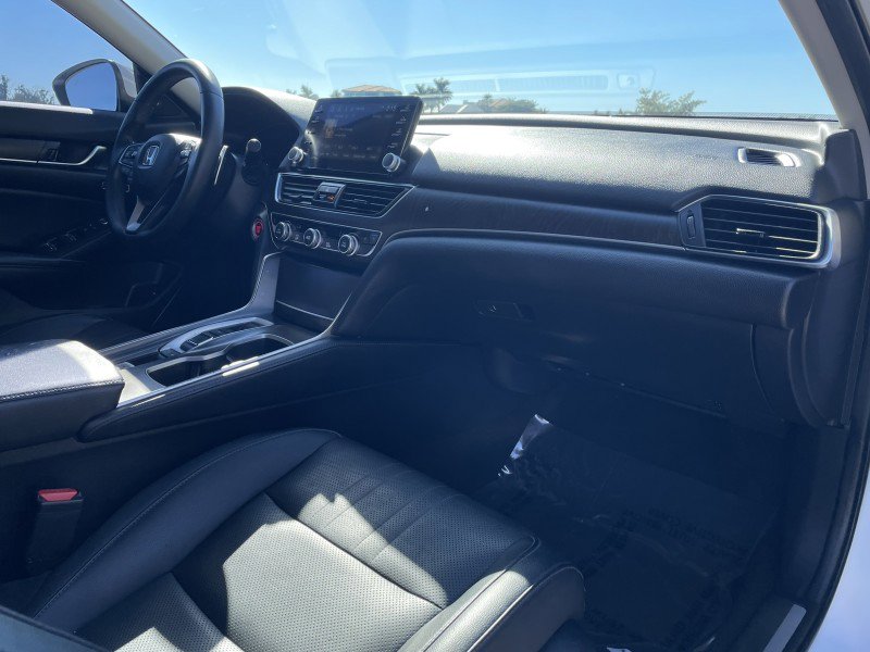 Used 2018 Honda Accord Touring image 8